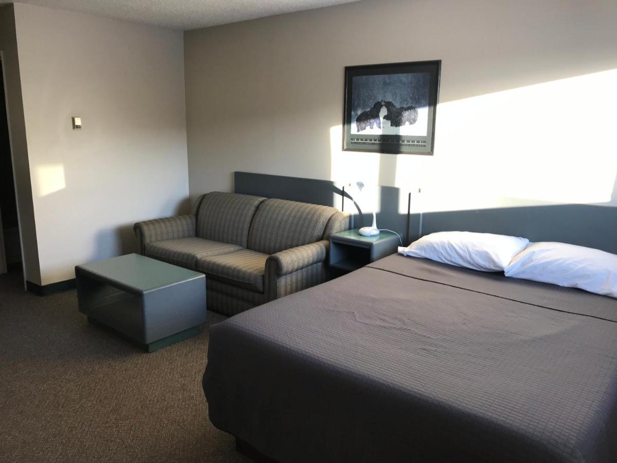 Plains Motor Inn Stettler エクステリア 写真