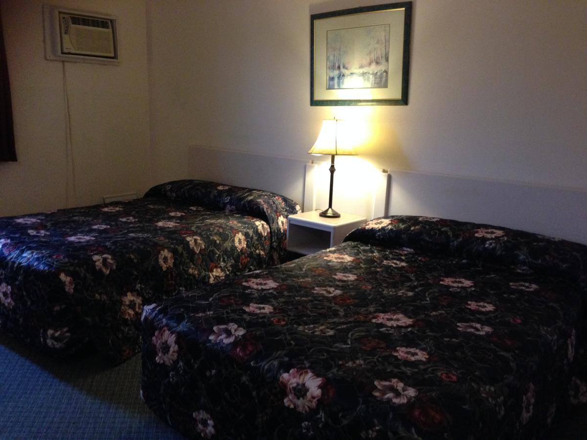 Plains Motor Inn Stettler エクステリア 写真
