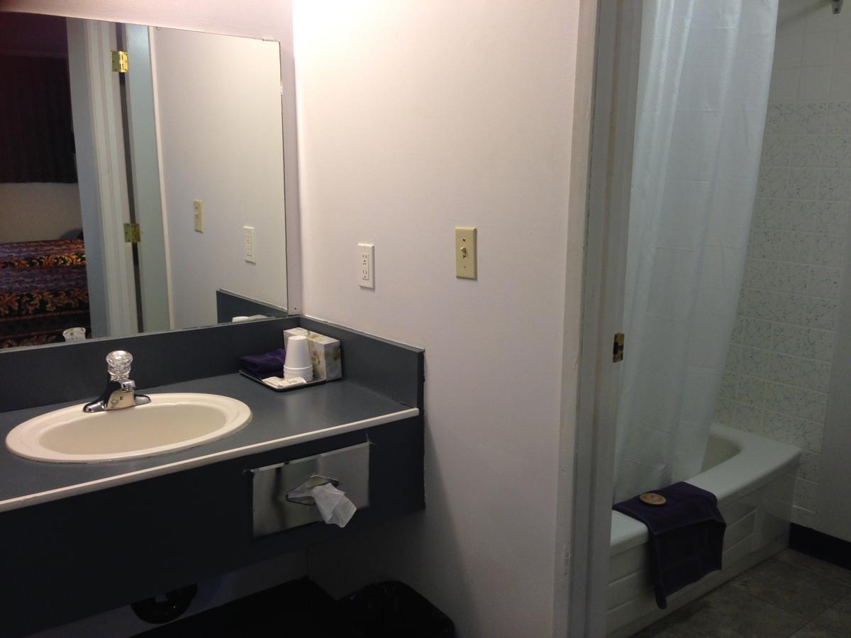 Plains Motor Inn Stettler エクステリア 写真