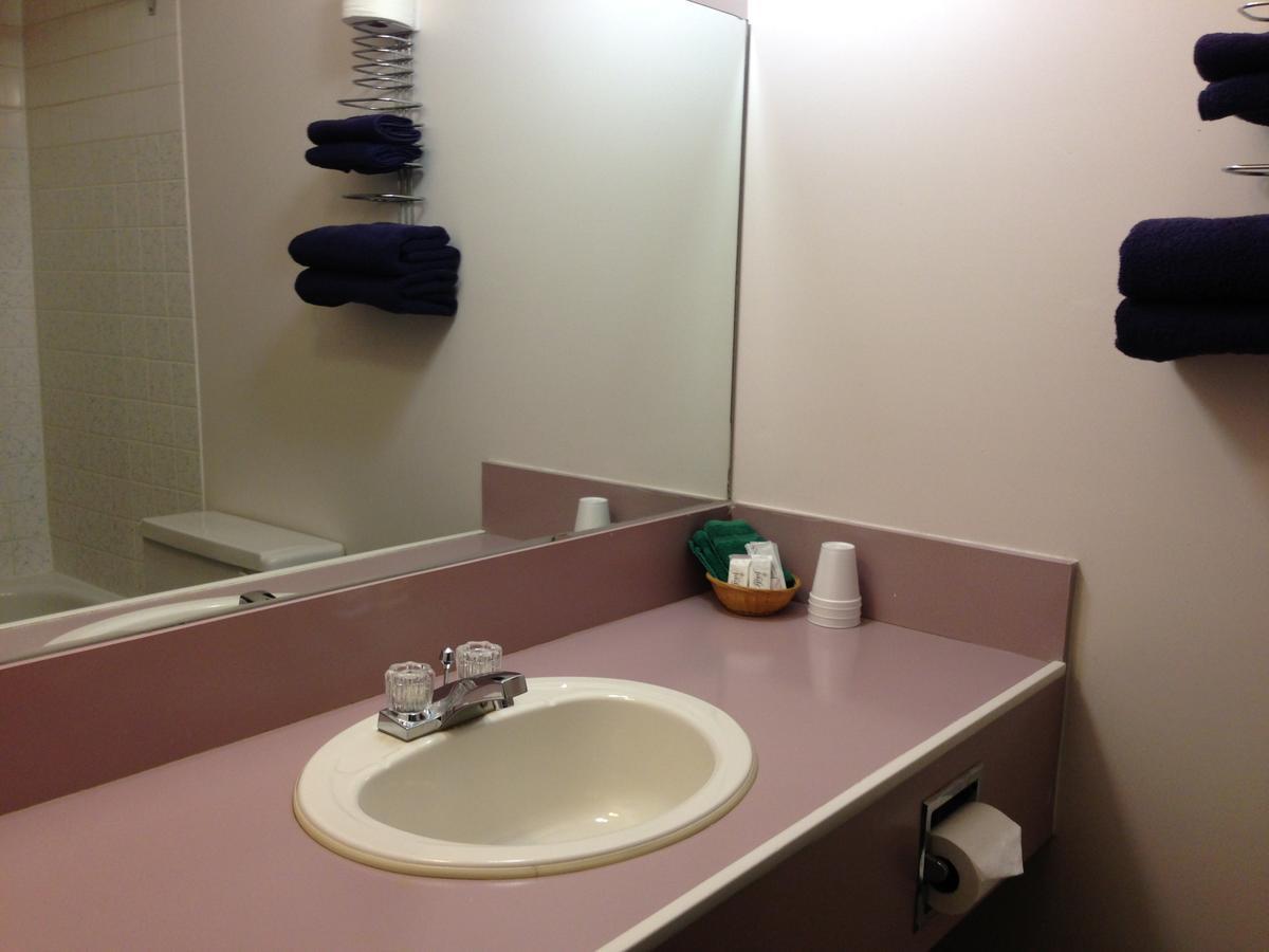 Plains Motor Inn Stettler エクステリア 写真