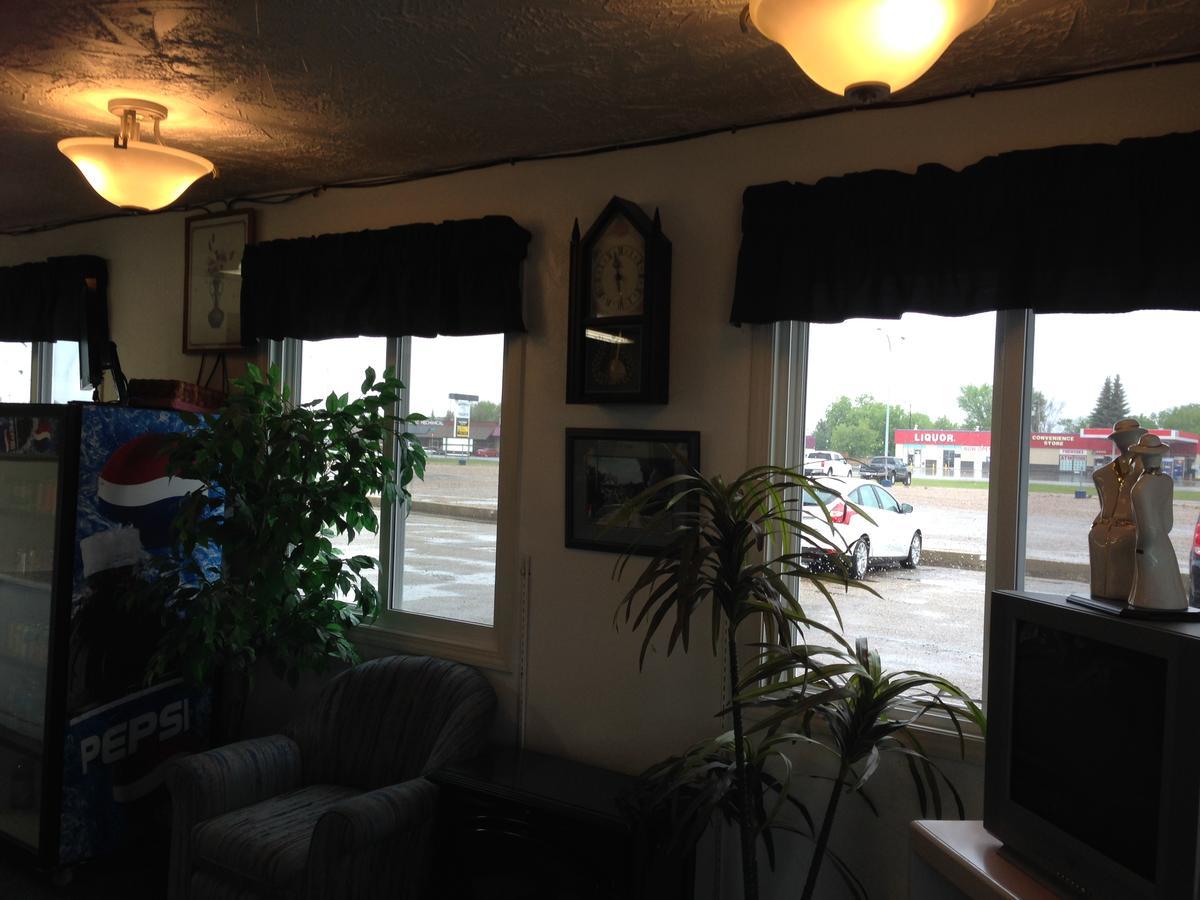 Plains Motor Inn Stettler エクステリア 写真