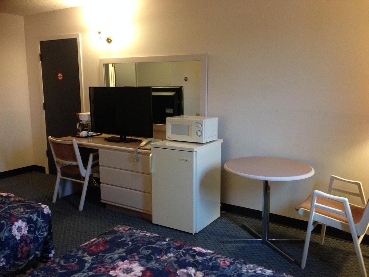 Plains Motor Inn Stettler エクステリア 写真