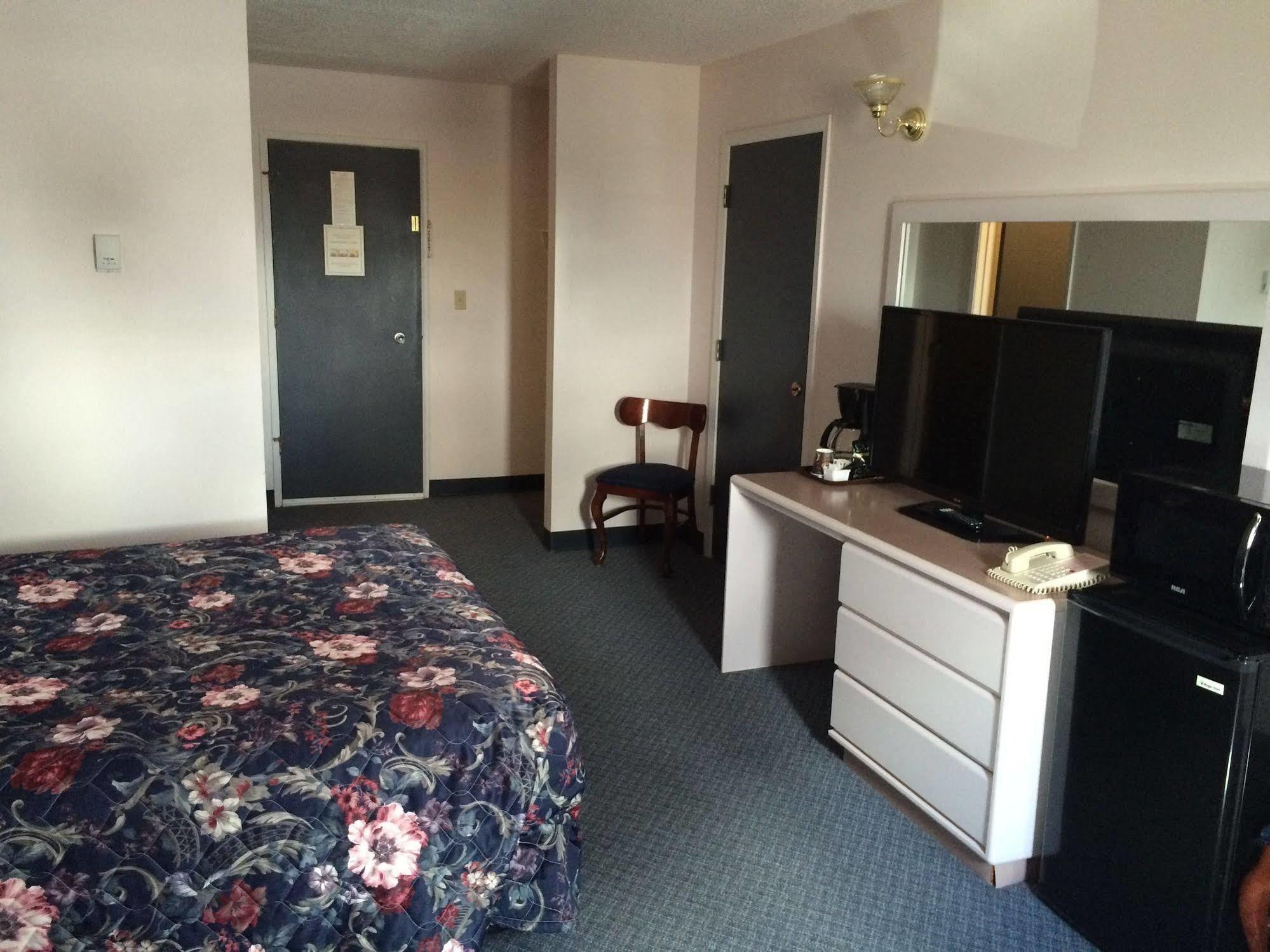 Plains Motor Inn Stettler エクステリア 写真